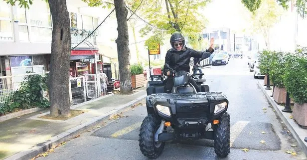 Ünlü sanatçı Emre Altuğ ATV motorla İstanbul sokaklarında gezdi! Görenler şaştı kaldı...