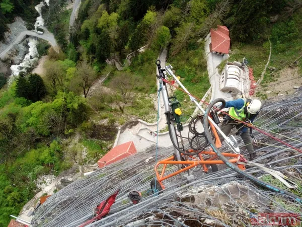 Geçmişi 1600 yıl öncesine dayanıyor: 360 tonluk kaya bitlendi iğneyle kuyu kazıp yeni odalar ortaya çıktı! Sümela Manastırı'na ziyaretçi akını - 17