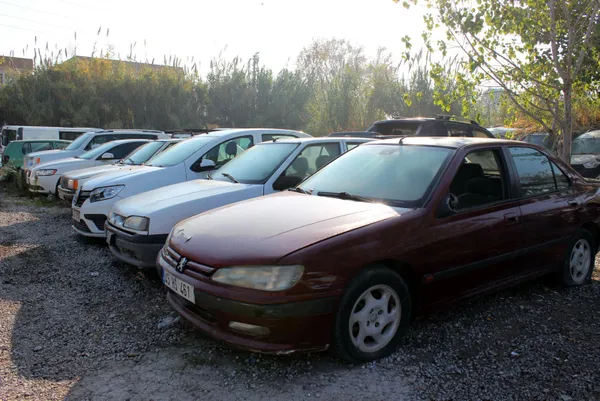 manisada-yediemin-deposunda-curumeye-terk-edilen-araclarin-toplam-piyasa-degeri-20-milyon-lirayi-buluyor-1606460725516.jpg Manisa'da yediemin deposunda çürümeye terk edilen araçların toplam piyasa değeri 20 milyon lirayı buluyor-6