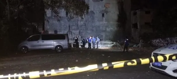 Beyoğlu’nda 3 katlı boş bina çöktü