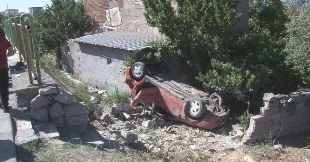 Kayseri’de feci kaza! Takla atan otomobil eve girdi: 5 yaralı