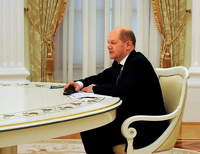 Olaf Scholz da uzun masadan nasibini aldı