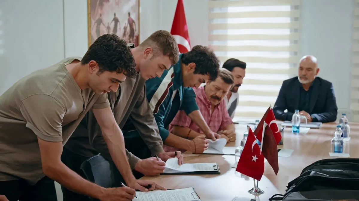Altı Üstü İstanbul'da sırlar ortaya çıkacak: Kazanın ardından Uzay ve Emir zamanla yarışıyor