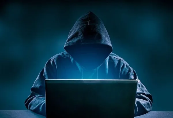 mersinde-siber-dolandiricilik-operasyonu-8-gozalti-1648553901397.jpg Mersin'de 'siber dolandırıcılık' operasyonu: 8 gözaltı-2