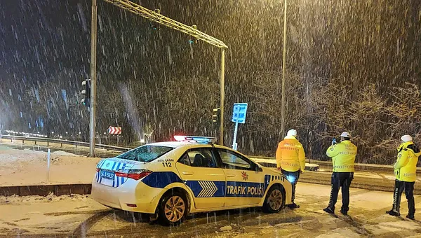 Ulaşıma kar engeli! Sakarya'da 40 yerleşim yeri ulaşıma kapandı-2