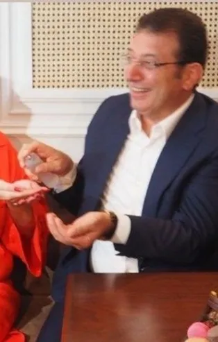 CHP'li Kılıçdaroğlu ve İmamoğlu'nun katıldığı açılışta ruhsatsız alkol skandalı! Mekanın sahibi Makbule Cengiz o paylaşımlarını kaldırdı!