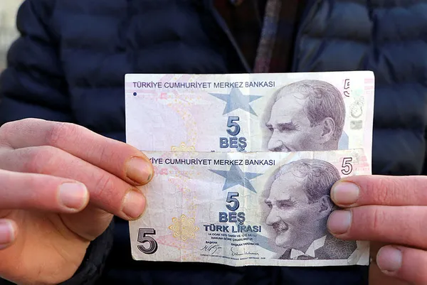 5 TL deyip geçmeyin! Cebinizde servet taşıyor olabilirsiniz! 5 TL’nin sağ üst köşesindeki…-6