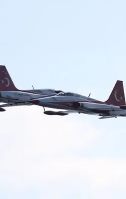 Türk Yıldızları'nın gösterisi nefesleri kesti