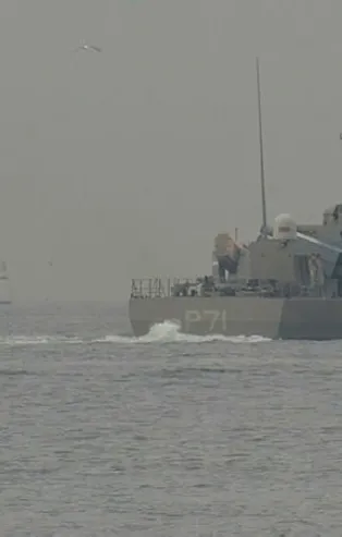 Yunan savaş gemisi Boğaz'dan geçti