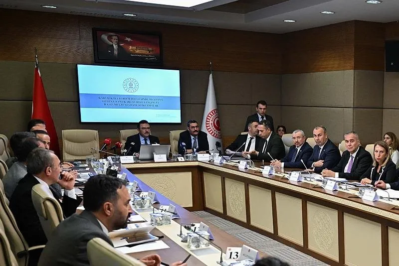 TBMM Kartalkaya Kayak Merkezi'ndeki Otel Yangınını Araştırma Komisyonu, AK Parti Erzurum Milletvekili Selami Altınok başkanlığında toplandı. (AA)