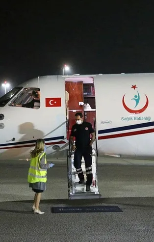 Londra'da operasyonla birbirinden ayrılan Derman ve Yiğit adlı siyam ikizleri Türkiye'ye döndü