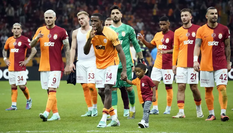 GALATASARAY HABERLERİ | Okan Buruk'un 11'i belirledi! Bayern maçında o isim sahada - 12