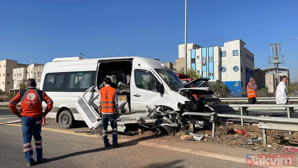Gaziantep'te servis minibüsü kazası: Bariyerlere ok gibi saplandı! - 4