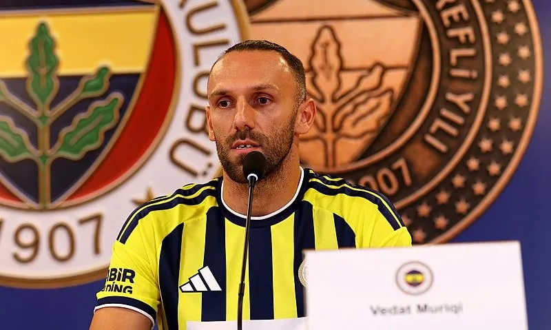 fenerbahceden-imza-toreninde-transfer-mujdesi-geldi-1784295542102.jpeg Fenerbahçe'den yeni transferlerin imza töreninde flaş mesaj: 1 transfer daha yolda!-5