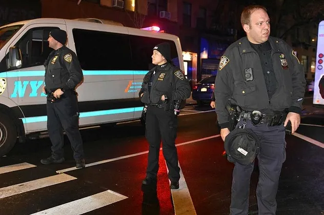 ABD'de kanlı yılbaşı! 19 yaşındaki saldırgan pala ile polise saldırdı: 3 yaralı