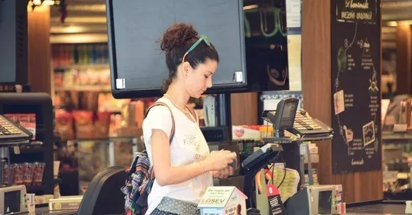 Beren Saat'in mutfak alışverişinde dikkat çeken detay!-1