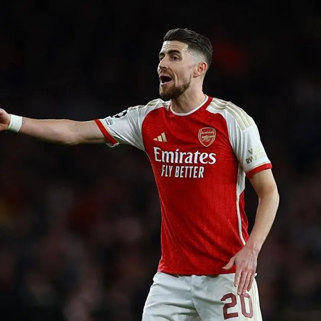 Jorginho Arsenal’de kaldı!