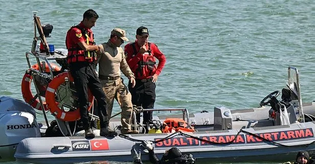 İzmir Menderes’te baraj gölüne düşen helikopterdeki Türk personelin cansız bedenine ulaşıldı! Arama çalışmaları sona erdi