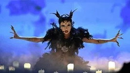 Eurovision Şarkı Yarışması’nın İrlandalı temsilcisi Bambie Thug kefiyeyle röportaj verdi İsrail’e tepki gösterdi! EBU’nun ateşkes hazımsızlığı