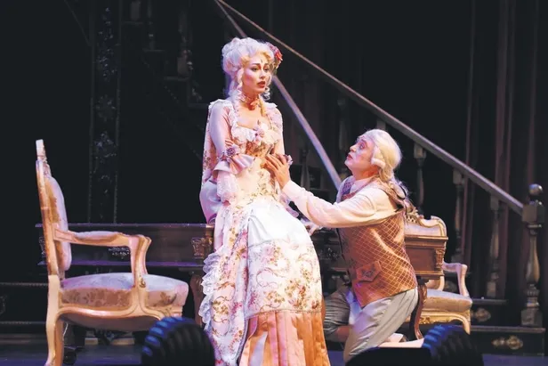 10-yildir-evli-olan-guven-kirac-baska-bir-kadinla-capkinlik-yaparken-yakalandi-saklambac-haberleri-1663875256556.jpeg 10 yıldır evli olan Güven Kıraç başka bir kadınla çapkınlık yaparken yakalandı! | Saklambaç haberleri-10