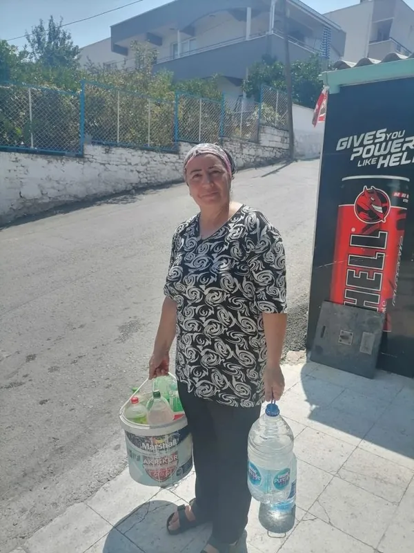 chpli-izmir-buyuksehir-belediyesi-dikiliye-36-saattir-su-veremiyor-1659268999268.jpg