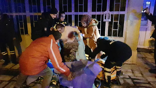 Manisa'da kan donduran olay! Annesini defalarca bıçakladı-2