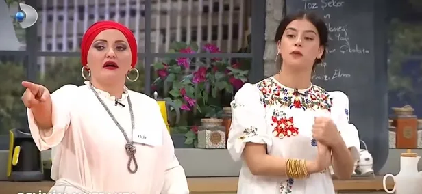 demet-akalindan-uzen-ayrilik-haberi-8-ekim-cuma-gelinim-mutfaktada-kim-elendi-kim-birinci-oldu-puan-durumu-1633683669459.jpg Demet Akalın'dan üzen ayrılık haberi! 8 Ekim Cuma Gelinim Mutfakta'da kim elendi, kim birinci oldu? Puan durumu...-4