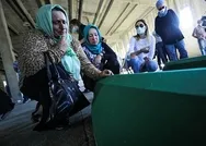 Srebrenitsa kurbanları dualarla uğurlandı: Soykırımı unutmayacağız!