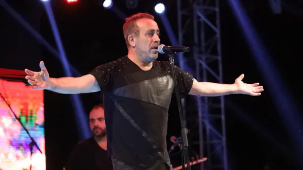 haluk-leventle-yeniden-nerede-cekiliyor-haluk-levent-kimdir-evli-mi-kac-yasinda-nereli-cocugu-var-mi-1636654374577.jpg Haluk Levent kimdir, evli mi? Kaç yaşında? Nereli? Çocuğu var mı? Haluk Levent'le Yeniden nerede çekiliyor?-4