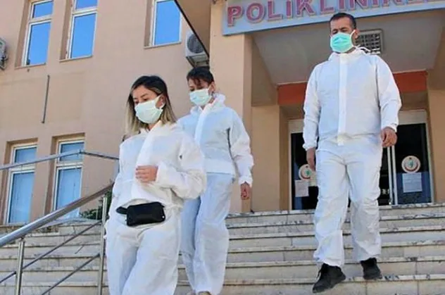 Dünya 'ikna timleri'ni konuşuyor! AP Türkiye'nin aşılama başarısını böyle gördü: 'En ücra köylerde bile kapı kapı dolaşıyorlar!'