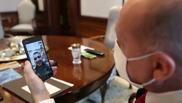 son-dakika-baskan-erdogan-viyanadaki-saldirida-avusturyalilari-kurtaran-recep-tayyip-gultekin-ve-mikail-ozen-ile-gorustu-1604417898838.jpg Son dakika: Başkan Erdoğan Viyana'daki saldırıda Avusturyalıları kurtaran Recep Tayyip Gültekin ve Mikail Özen ile görüştü-3