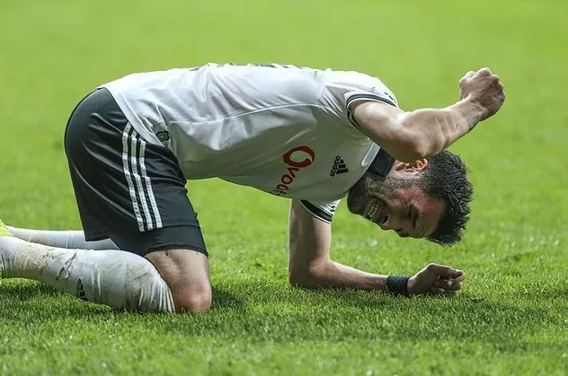 Beşiktaş'ta Gökhan Gönül şoku! Sezonu kapattı...