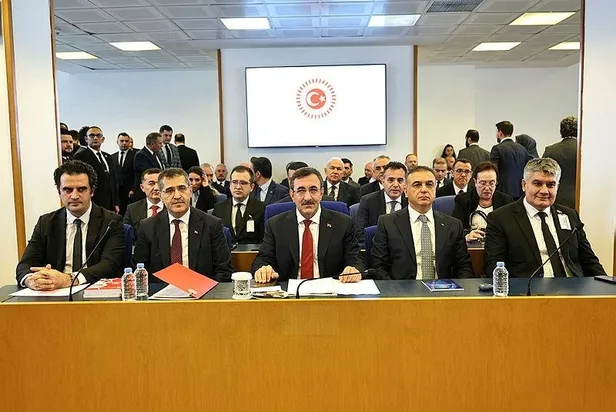 cumhurbaskani-yardimcisi-cevdet-yilmazdan-tek-hane-enflasyon-aciklamasi-tum-politika-araclari-kararlilikla-kul-1697818936347.jpeg Cumhurbaşkanı Yardımcısı Cevdet Yılmaz'dan tek hane enflasyon açıklaması: "Tüm politika araçları kararlılıkla kullanılmaya devam edilecektir"-3