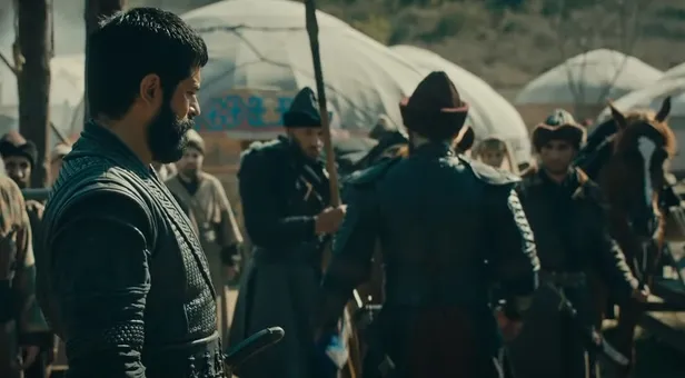 kardeslige-saplanan-hain-ok-kurulus-osman-31-bolum-fragmaninda-geyhatu-nokerleriyle-yakip-yikiyor-1603553559522.jpg