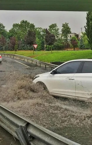 Hava sıcaklıkları 1 ila 3 derece azalacak! Meteoroloji'den İstanbul'a sağanak yağış uyarısı