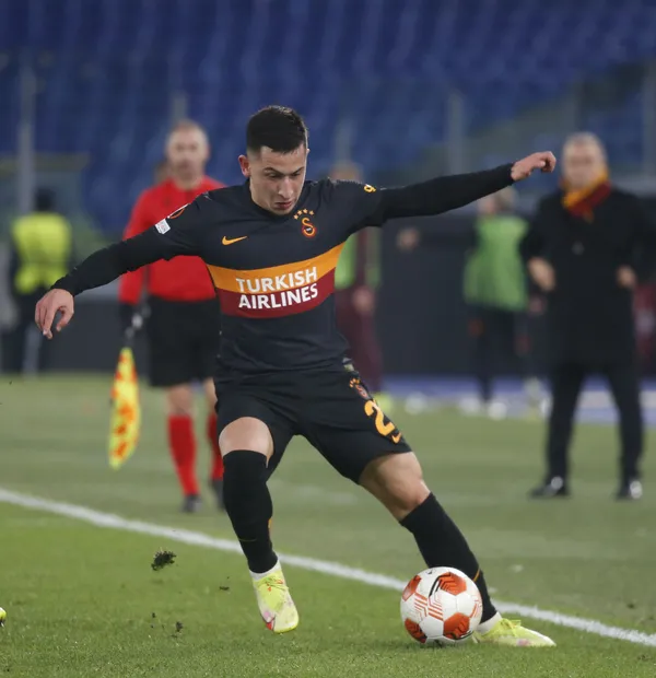 galatasarayda-beklentilerin-altinda-kalan-cicaldu-yeni-takiminda-da-yoklari-oynuyor-1665478833362.jpg Galatasaray'da beklentilerin altında kalan Cicaldu yeni takımında da yokları oynuyor!-4