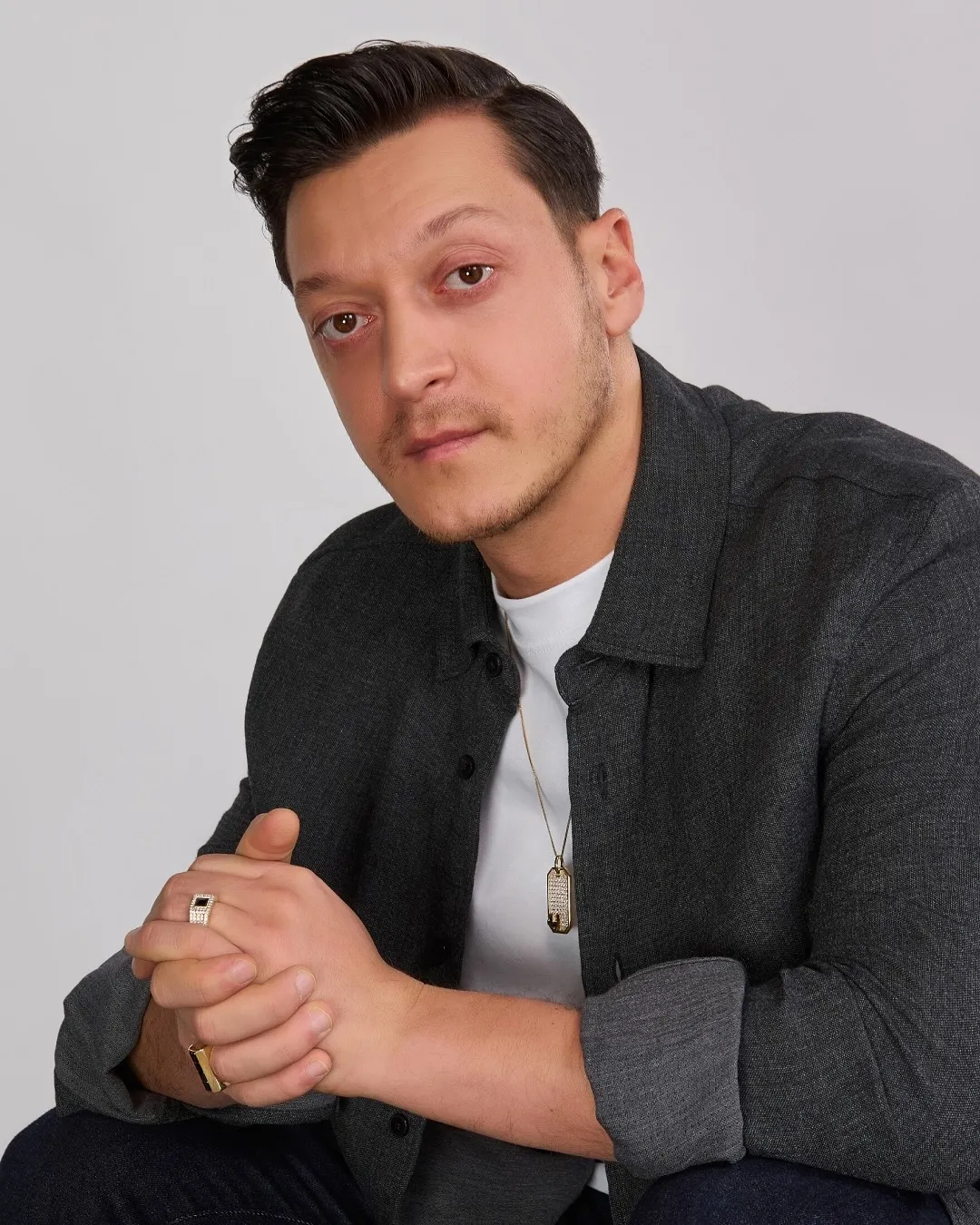 Mesut Özil’in bilinmeyen yönü! Duvara asılan anne nasihati dikkat çekti - 6