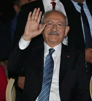 İYİ Partili Yavuz Ağıralioğlu: Kılıçdaroğlu'nun adaylığından endişeliyiz! Dikkat çeken camide saf tutma örneği!-2
