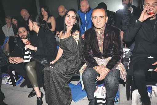 Mercedes Fashion Week'e ünlü akını! Aleyna Tilki, Şükrü Özyıldız, Özge Ulusoy, Ezgi Mola, Hazal Kaya, Edvina Sponza tarzlarıyla büyüledi-10