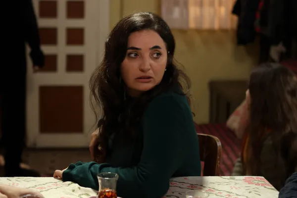 sengul-cekil-ayagimin-altindan-deyip-orhani-kapti-kardeslerim-82-bolum-fragmani-yayinlandi-basacagim-nikahi-bu-1678641180756.jpg Şengül “Çekil ayağımın altından” deyip Orhan’ı kaptı! Kardeşlerim 82. bölüm fragmanı yayınlandı: Basacağım nikahı bu adama...-7