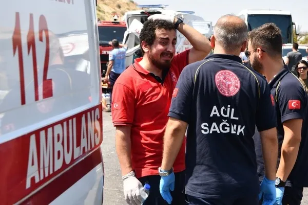 gaziantepte-feci-kaza-cok-sayida-olu-var-2-gazeteci-itfaiye-ve-saglik-gorevlisi-1661000121110.jpg Gaziantep'te feci kaza! Çok sayıda ölü var! 2 Gazeteci, itfaiye ve sağlık görevlisi... Başkan Erdoğan'dan taziye mesajı-7