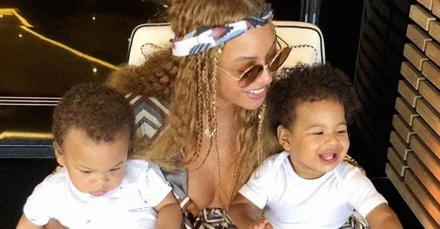 Beyonce ikizlerini gösterdi