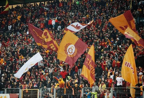 abdulkerim-bardakci-atti-galatasaray-taraftari-fenerbahceyi-tiye-aldi-joao-pedro-gondermesi-1675331206458.jpeg Abdülkerim Bardakcı attı Galatasaray taraftarı Fenerbahçe'yi tiye aldı! Joao Pedro göndermesi-7