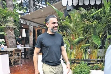 Kadir Doğulu eşi Neslihan Atagül'ü yere göğe sığdıramadı: Dört dörtlük anne