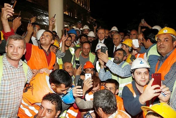 Cumhurbaşkanı Erdoğan, Külliye'deki inşaat çalışmalarını inceledi-3