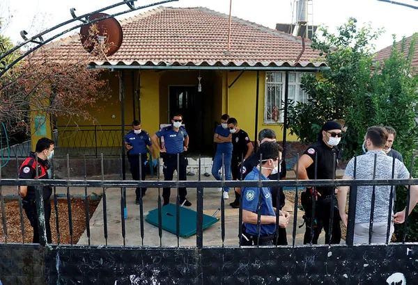 birlikte-yasadigi-kisinin-tufeginin-ates-almasi-sonucu-olen-2-yasindaki-kumsalin-annesi-yapma-seytan-doldurur-dedim-1603106604124.jpg Birlikte yaşadığı kişinin tüfeğinin ateş alması sonucu ölen 2 yaşındaki Kumsal'ın annesi: 'Yapma şeytan doldurur' dedim-2