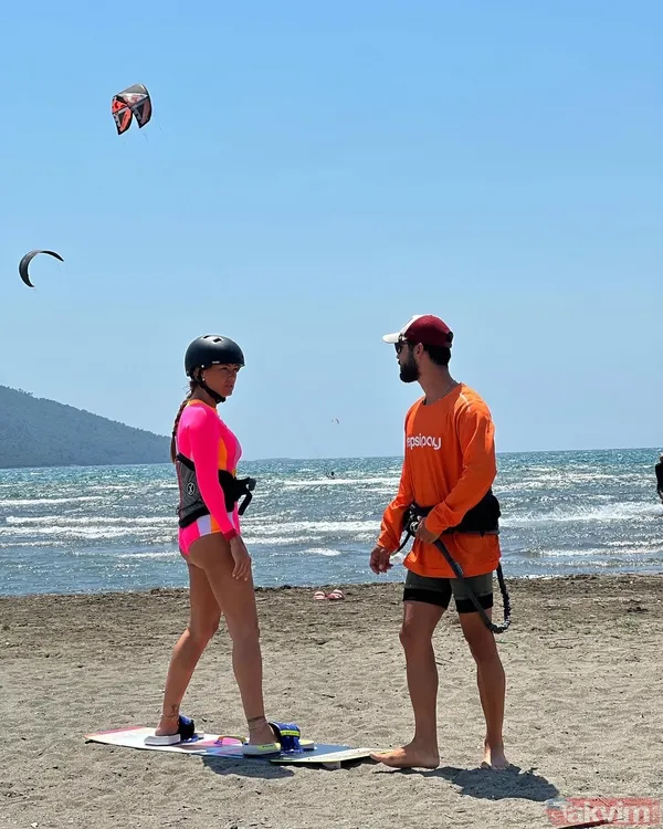 50’sine merdiven dayayan Pınar Altuğ 20’liklere taş çıkardı! Yağmur Atacan’ın biricik eşi cesaretini konuşturup uçurtma sörfü yaptı - 11