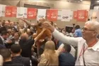 Son dakika: Önce İzmir şimdi de Konya! CHP il kongrelerinde kavga kıyamet! Belediye başkanı rahatsızlık geçirdi