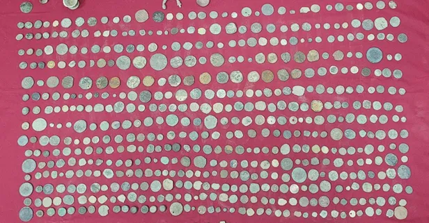 İzmir'de tarihi eser operasyonu! 552 sikke ve 80 parça küçük metal eşya ele geçirildi