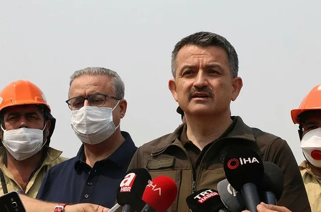 Tarım ve Orman Bakanı Bekir Pakdemirli: Köyceğiz yangınında yerleşim yerlerine tehdidi ortadan kaldırdık